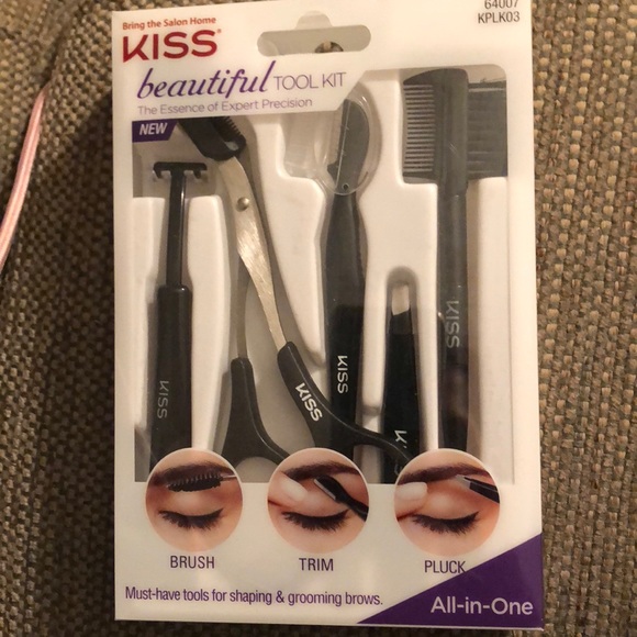 NEW Kiss eyebrow kit - Picture 1 of 3